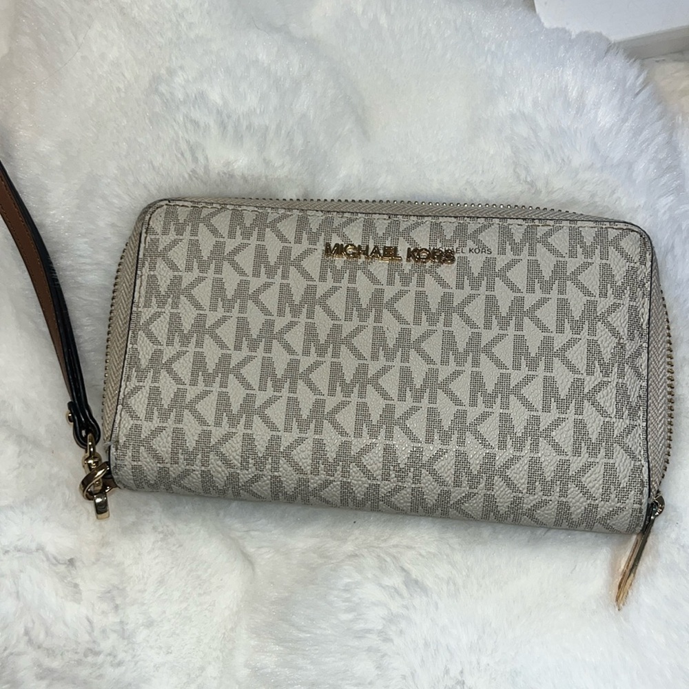 Very good condition MK wallet